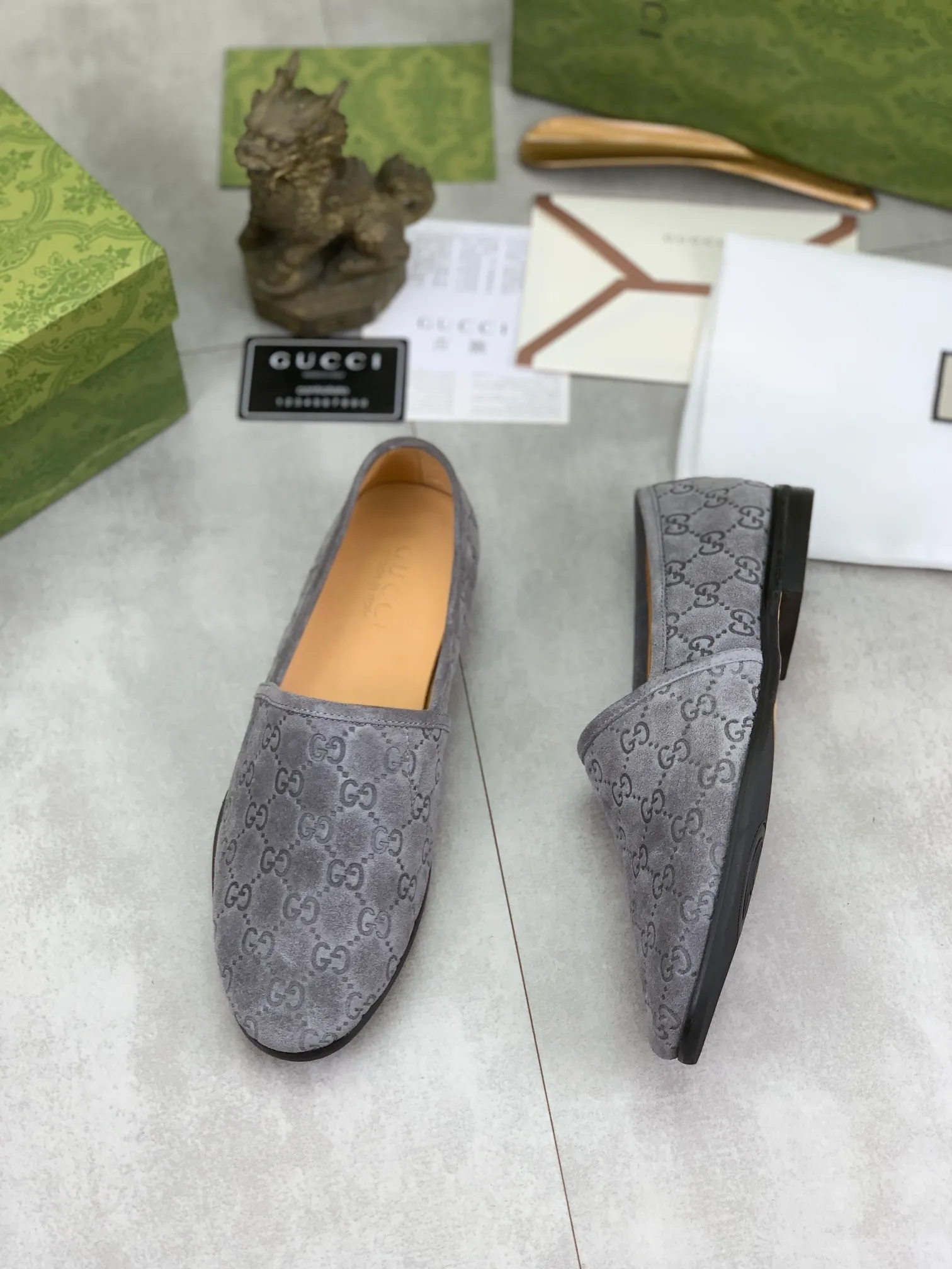 Men's Men's Shoes 💰P500💰【New Style】Water-dyed Niuli Gucci's most popular selection of lazy slip-on leather shoes (Gucci) official website latest Gucci lazy leather shoes, hot style 💥 simple and elegant style, exclusive for trendy men. Unique official website latest brand original double G embossing Elements 👑 Original Gucci decoration, fashionable and elegant, fabric original calfskin ✅ fully imported first-layer cowhide lining, official website designated wear-resistant, rubber business outsole, classic model taken at the counter in real life 🎬38-44 Various colors available